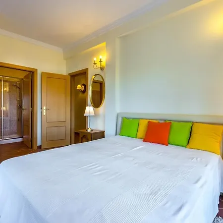 Amarela Villa *