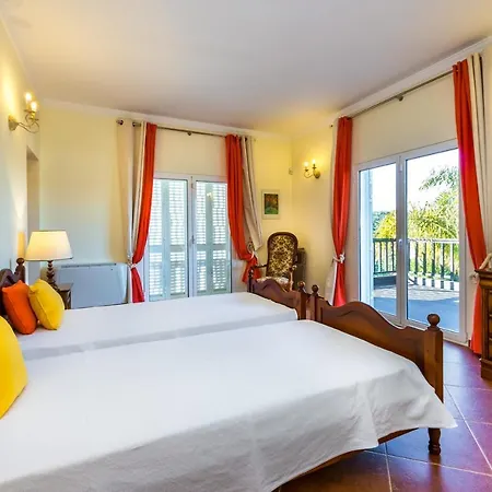 Villa Amarela *