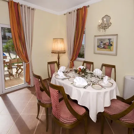 Amarela Villa *