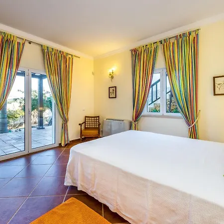 Amarela Villa *